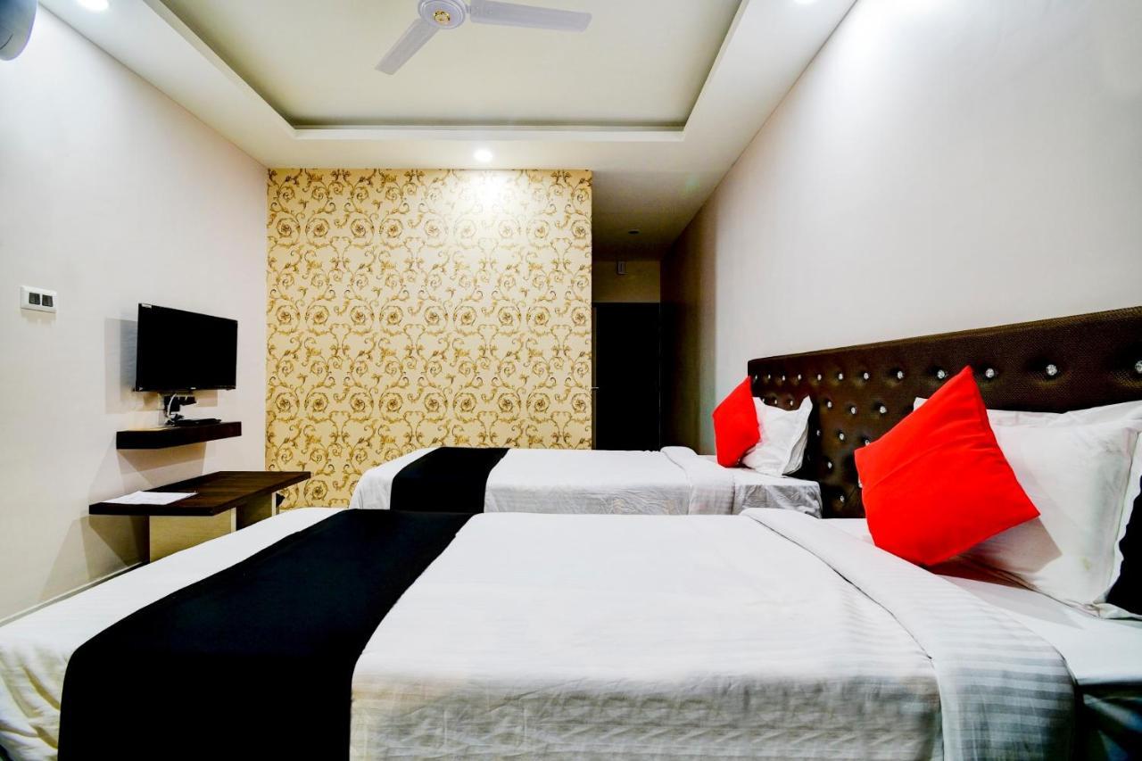 Collection O 73981 Imperial Inn Guwahati Exterior foto